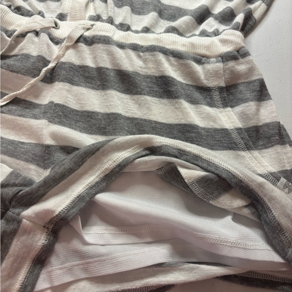 Victoria’s Secret Gray & White Striped Romper Drawstring Size M Pockets Viscose - Picture 8 of 13